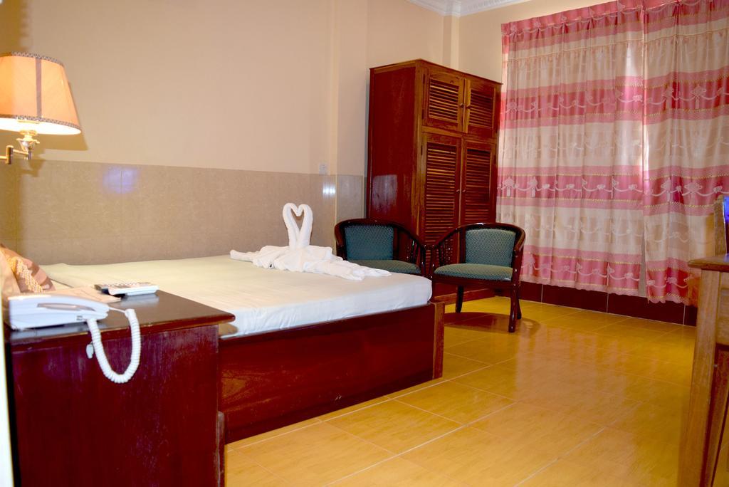 Reaksmey Battambang Hotel Esterno foto